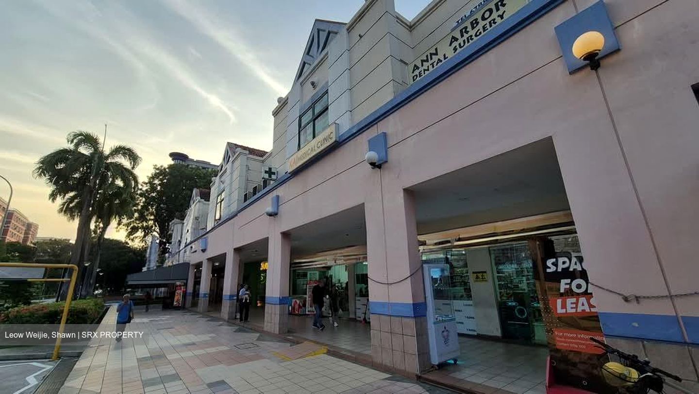 Tampines Street 32 (D18), Shop House #562145331